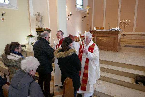 2019: Pastor Wieland Schmidt und Diakon Thomas Becker spenden den Blasiussegen