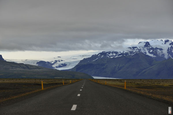 Road to Svinafellsjokull Glacier