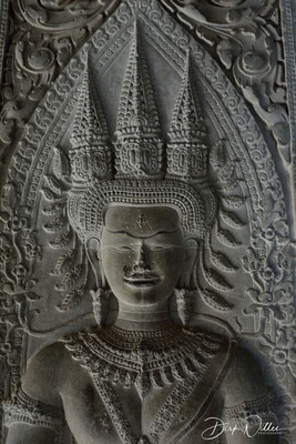 Another apsara carving