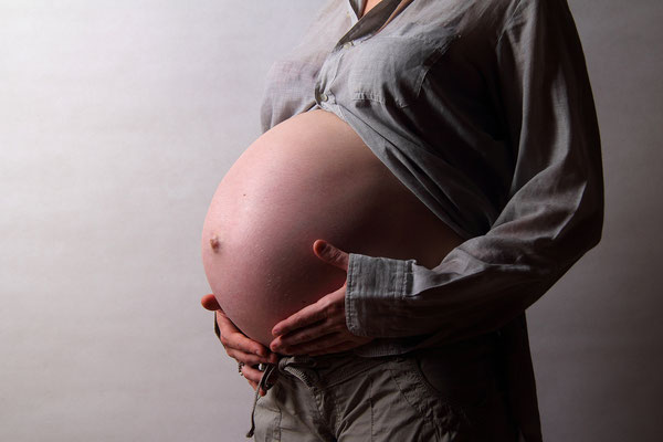 Babybauchfotografie Babybauchfotos von Vajus Fotografie Fotos in Kerpen Frechen Hürth Pulheim Erftstadt Erftkreis Köln 