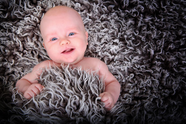 Neugeborenenfotografie Newborn von Vajus Fotografie Fotos in Kerpen Frechen Hürth Pulheim Erftstadt Erftkreis Köln 