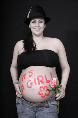 Babybauchfotografie Babybauchfotos von Vajus Fotografie Fotos in Kerpen Frechen Hürth Pulheim Erftstadt Erftkreis Köln 