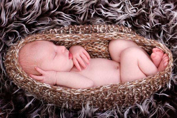Neugeborenenfotografie Newborn von Vajus Fotografie Fotos in Kerpen Frechen Hürth Pulheim Erftstadt Erftkreis Köln 