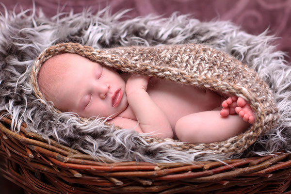 Neugeborenenfotografie Newborn von Vajus Fotografie Fotos in Kerpen Frechen Hürth Pulheim Erftstadt Erftkreis Köln 
