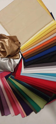 Renais'Sens Conseil en image travaille avec un kit de foulards pour le test de colorimétrie. Dans tout le Vignoble Nantais, Angélique Gautret vous apporte un nouveau look 