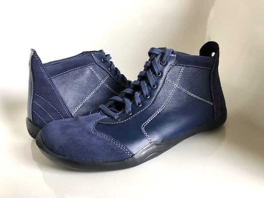Knöchelhohe Sneaker Barfußschuhe blaues Leder mit weißen Nähten