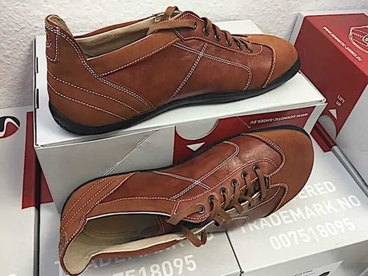 Barfußschuhe als Sneaker aus braunem Leder