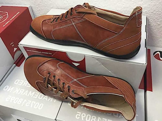 Braune Leder Barfußschuhe als Sneaker