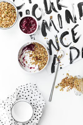 Müsli, Schaltuch, Löffel Getreide, Joghurt