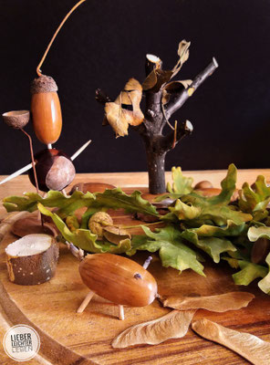 Basteln mit Kastanien, Eicheln, Laub und Holz