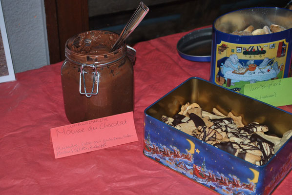 Weihnachtliches Mousse au chocolat und Ausgestochenes mit Schoki oder Aqua Faba