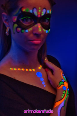 maquillajes fluorescentes , tatuajes fluor y neon