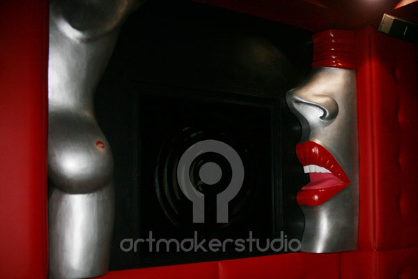Espalda y cara de mujer. Esculturas en porex, fibra de vidrio y resina. Encuentros, Madrid 2015