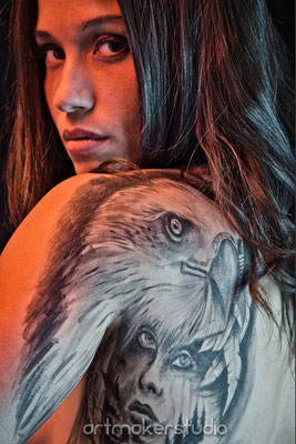 Tatuaje Temporal  Águila Madrid para campaña publicidad Moda