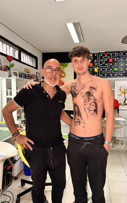 David Roy y Fer Santos en Artmakerstudio mostrando los Tatuajes de Got Talent