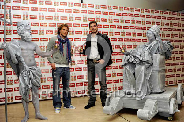 Esculturas vivientes de CIBELES Y NEPYUNO. Rueda de prensa con Iker Casillas y Forlan 2010