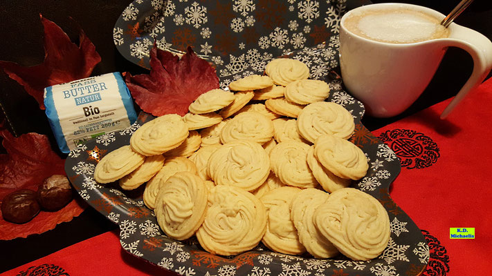 Rezeptvorschau: Selbstgebackenes Butter-Spritzgebäck / Butterkringel nach einem Backrezept aus eBook/Buch: Dinkel-Weihnachtsplätzchen von K.D. Michaelis