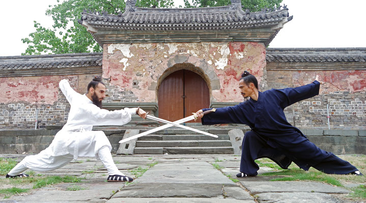 Maestro Zi Xiao con su Maestro Yuan Xiugang