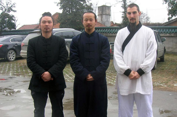 Maestro Zi Xiao con los Maestros Chen Shixing y Chen Shiyu