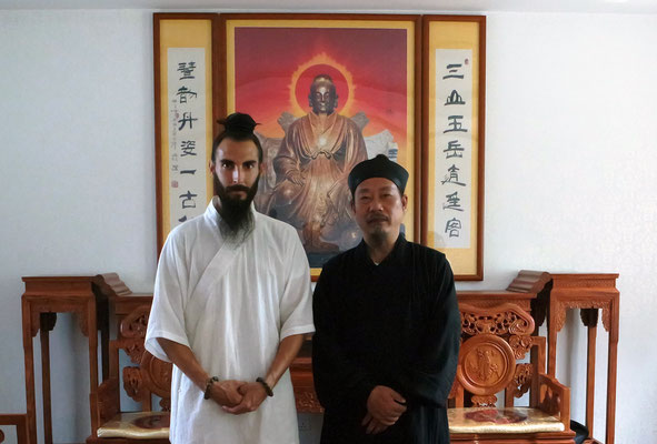 Maestro Zi Xiao con su Gran Maestro Zhong Yunlong