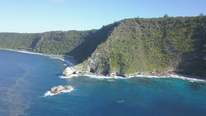 Die Steilküste im Norden mit der Drohne gefilmt