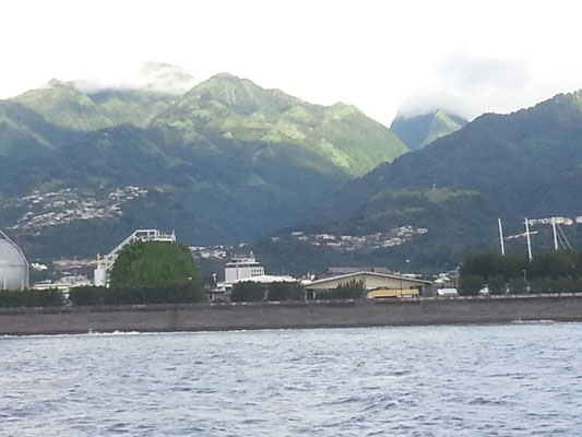 Ausfahrt aus dem Hafen von Papeete