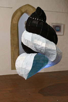 "schwerelos_1", 2022, 150xm x 100 cm x 80 cm