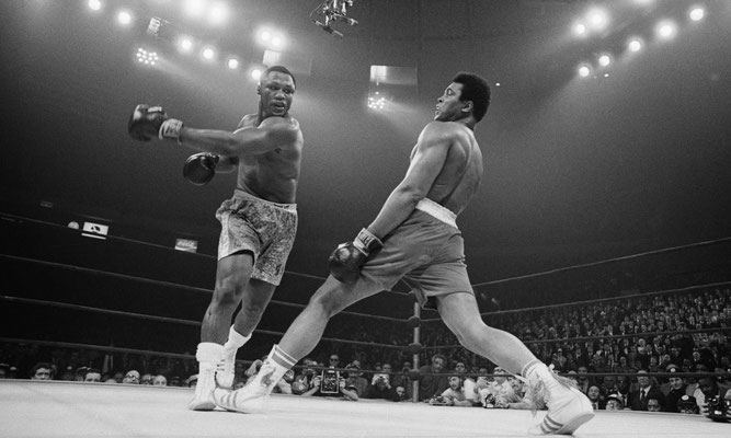 Ahead of the world title fight in 1971, Ali taunts Frazier. (John Shearer/Time & Life Pictures/Getty Image)
