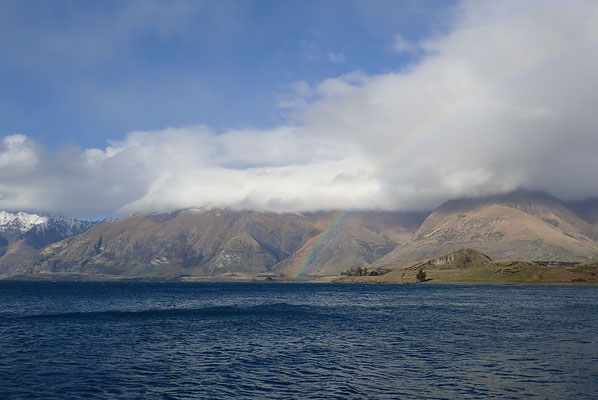 Traversée du lac Wakatipu avec un bel arc-en-ciel
