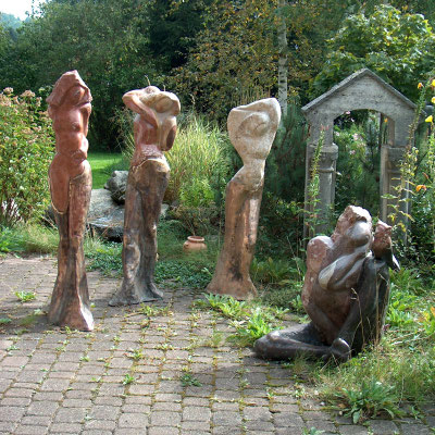 "Drei Schöne und Verzückung" Adneter Marmor auf Bronze, h. ca. 130 cm, Schöne I + III verkauft 