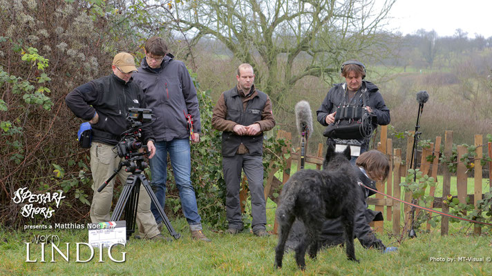 Am Set von  "Vorm Lindig" Der Hund vom Lindig...Katja, Nina, Oli und Tucker bei der Arbeit. PRODUZENT / REGIE / Matthias Noe   DoP: Stefan Czech   Ton: Eckhard Kuchenbecker