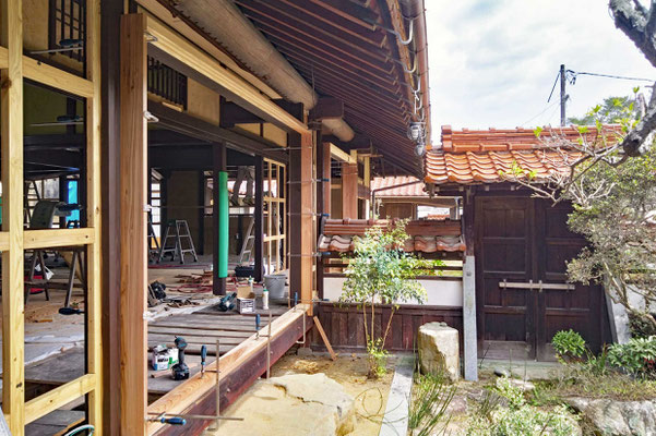 素敵な組子細工の古い木枠引き戸◇建具 ガラス戸 ぶ厚 サッシ 素敵な組子細工の古い木枠引き戸◇建具 ガラス戸 ぶ厚 サッシ