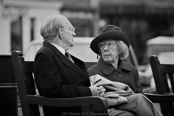 Queen Mum and her Butler, Edinburgh, Street Portrait, DT-Classics