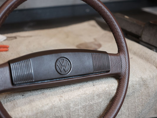 Revision: Belederung vom originalen Serienlenkrad des VW T3