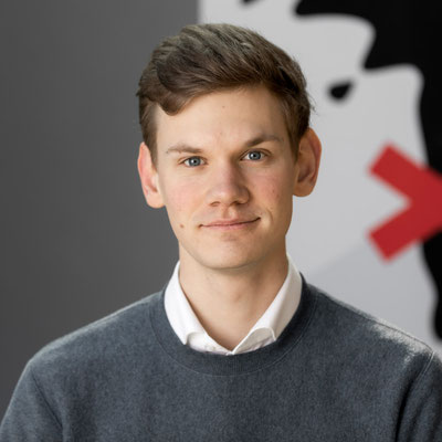 FINNIAN HIPPER  Social Media & Marketing