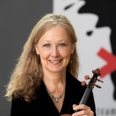 ELIZABETH WILCOX 1. Violine