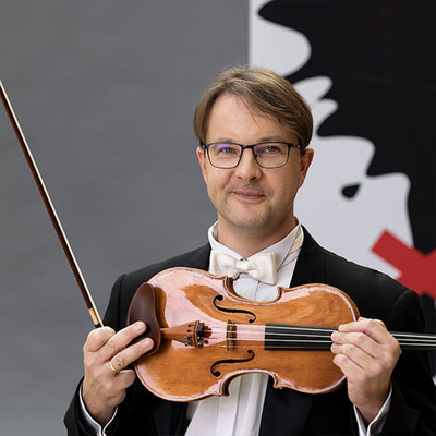 MATTHIAS MÜLLER-ZHANG 1. Violine
