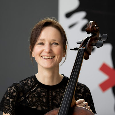 URSULA EGER Violoncello