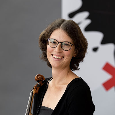 MONA PÖPPE Koordinierte 2. Stimmführerin 2. Violine