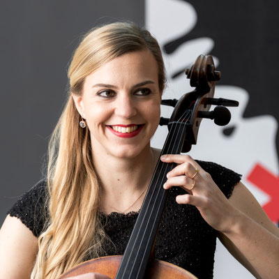 JOHANNA VAN DE LAAR-FURRER Violoncello