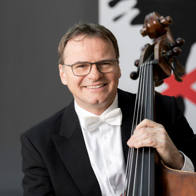 MARTIN HINTERHOLZER Kontrabass