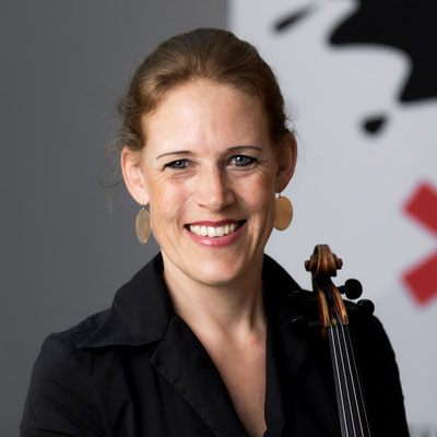 DANIELA BEER 2. Stimmführerin 2. Violine