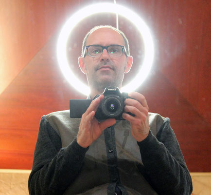 Moi aussi je suis un Saint, dispositif de Laurent Valera, 2013.
