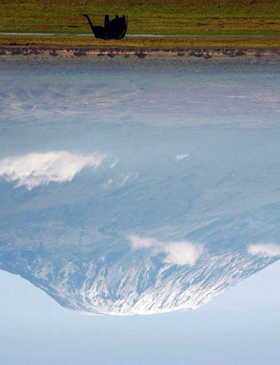 Le Kilimandjaro retourné donne  sa forme à l’œuvre