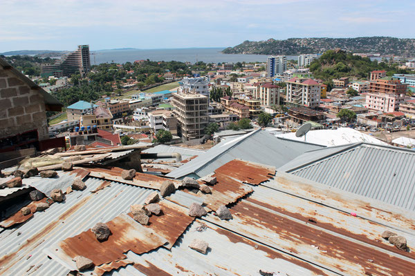 Sur les hauteurs de Mwanza vue 02