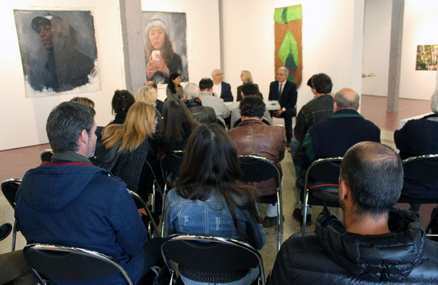 Peintures de Fabienne Labansat . Conférence de presse avec M. Jean-René Etchegaray Maire de la ville de Bayonne
