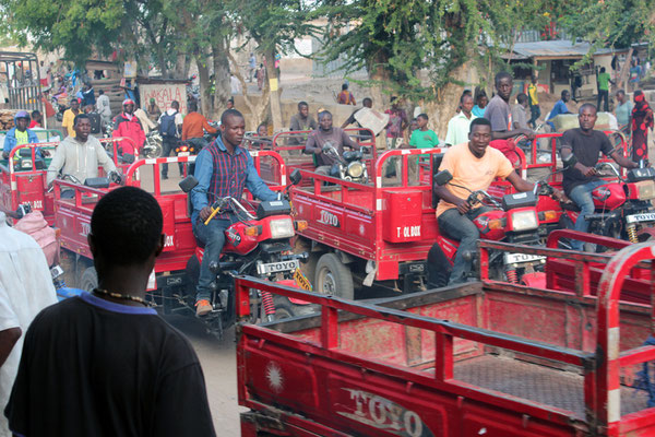 Arrivée d'un ferry à Ukewere vue 02