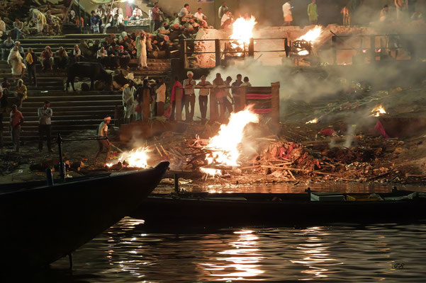 Verbrennungsstätten "Harishchandra"-und "Manikarnika Ghat"