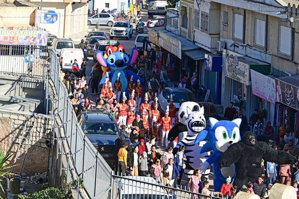 Parade vor dem Amphitheater