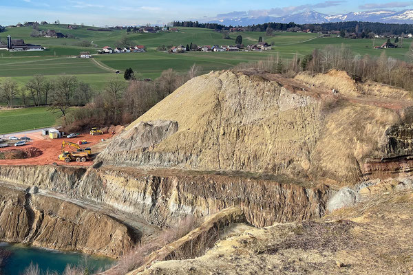 ... dies führte zum grössten Sandhaufen der Zentralschweiz, ein Paradiese für viele Pioniere.